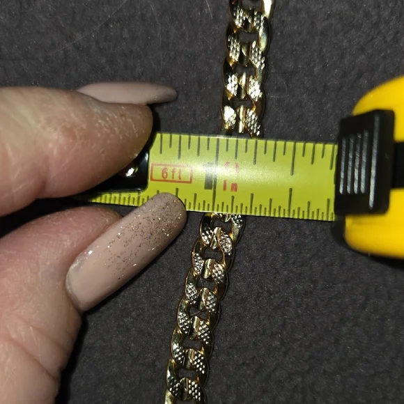 Elegant Gold Chain Necklace - Picture 5 of 16